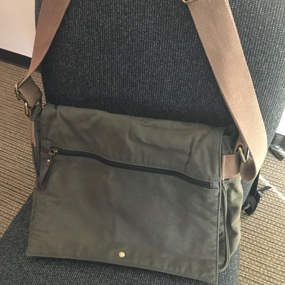 GH Bass Messenger Bag